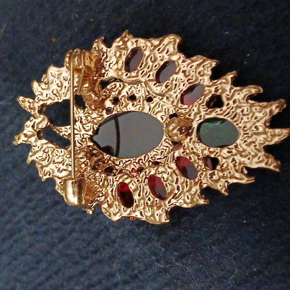 Brooche - Picture 3 of 3